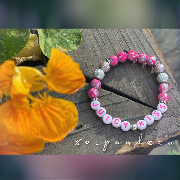 JUICY KISS 💋 handmade one of a kind bracelet - Picture 1 of 3